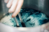 手工毛线编织(手工毛线编织，如何制作漂亮又实用的毛线居家小物？)